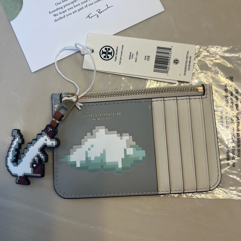 NWT Tory Burch top zip card case with cute pull